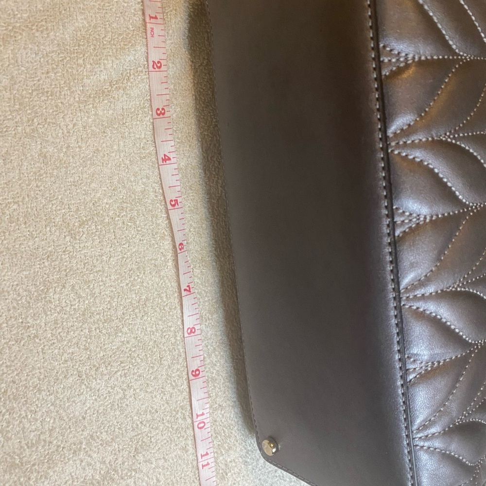 COPY - Kate Spade Silver Quilted Shoulder Bag with Gold hardware - Picture 8 of 13